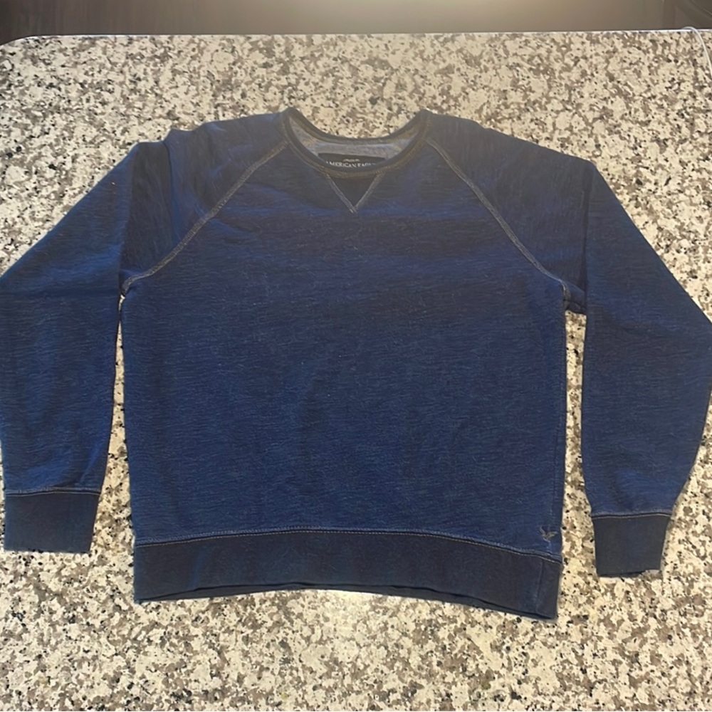 American Eagle Men's Navy Blue Sweater